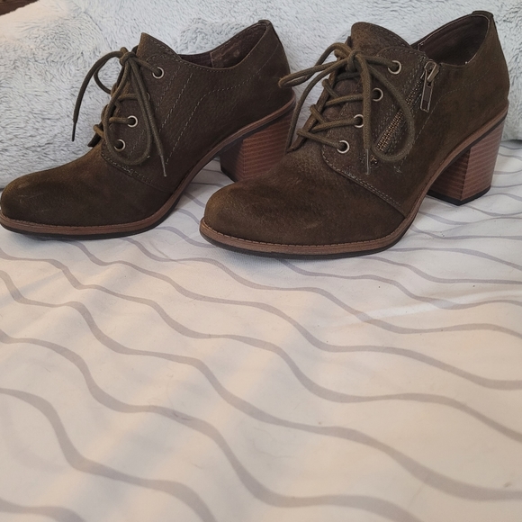 White Mountain Ankle Booties Olive Green size 7.5 - Picture 2 of 6